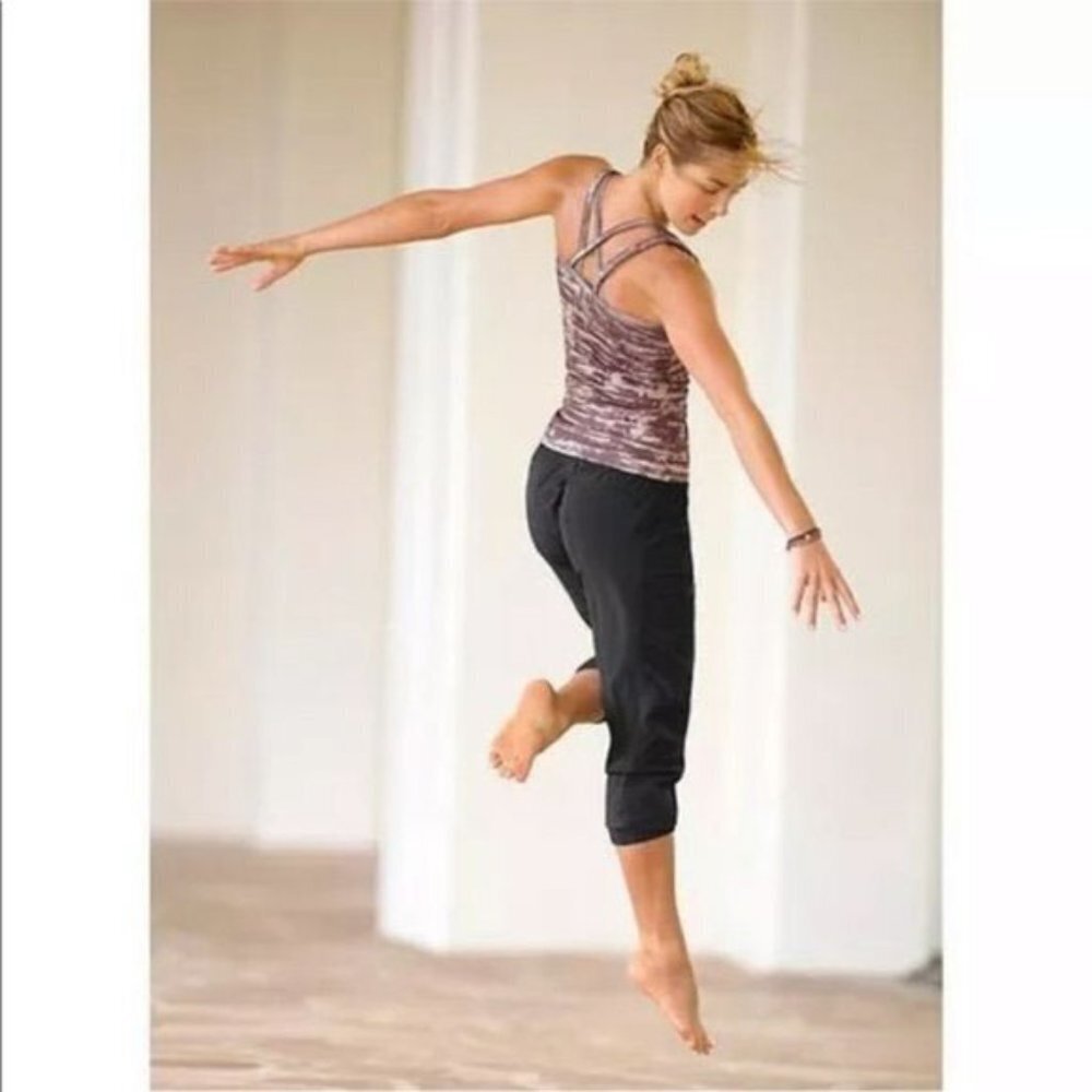 Athleta La Viva Capri Crop Black Pant 4 #964585